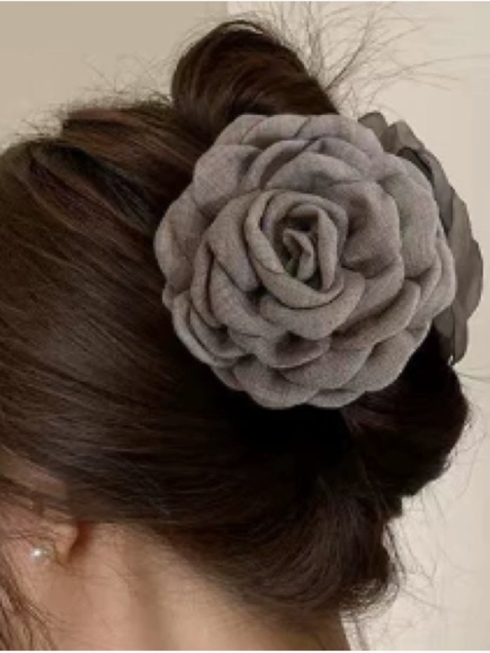 Gray Flower Hair Clip - Elegant Women's Hair Accessory